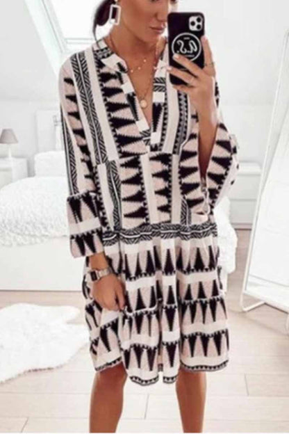 lovwvol Geometric Print V-Neck Mini Dresses