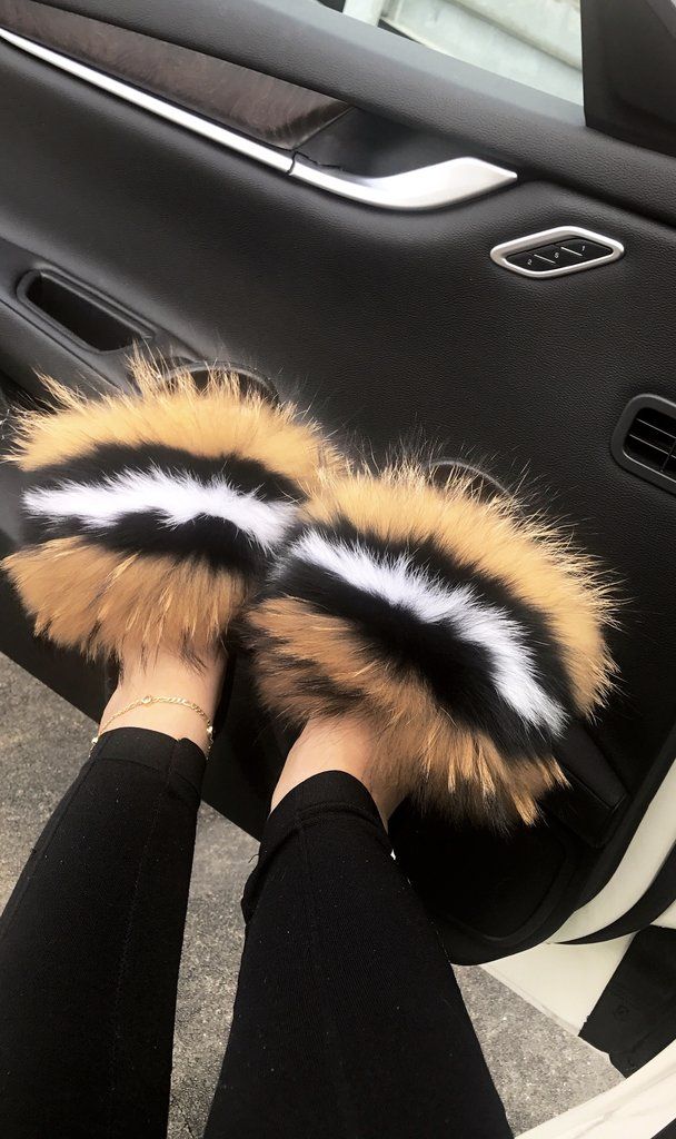 New Arrival Girl Luxury Fluffy Fur Slippers Ladies Indoor Warm Furry Fur Flip Flops Women Amazing Plush Fur Slides Wholesale Hot