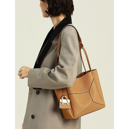 2025 A large-capacity shoulder cowhide handbag bag for women's high-end commuter tote bag, messenger leather women's bag.