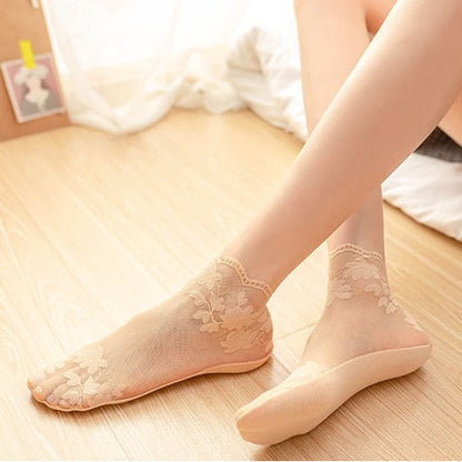 Lolita Women Invisible Lace Socks Thin Ladies Lace Boat Socks Hollow Non-slip Shallow Transparent Socks Women