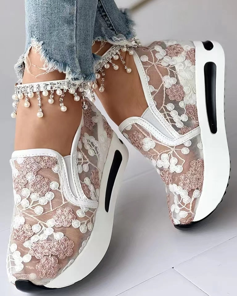 Contrast Sequin Lace Muffin Slip-On Sneakers