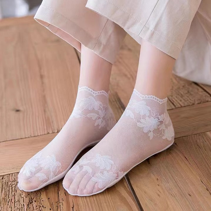 Lolita Women Invisible Lace Socks Thin Ladies Lace Boat Socks Hollow Non-slip Shallow Transparent Socks Women