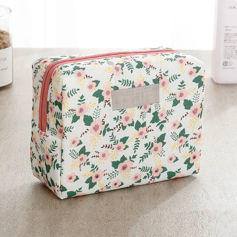 New Cosmetic Storage Bag Cute Mini Portable Carry-on Girls Toiletry Storage Bag Travel Beauty Organizer Flower Purse Makeup Bags