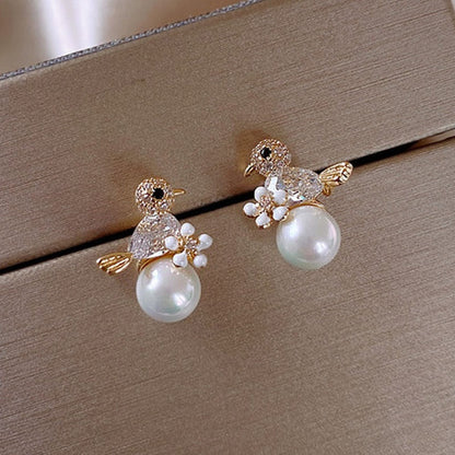 Korean Style Honey Bee Pearl Stud Earrings For Women Exquisite Small Elegant Earring Ladies Wedding Party Birthday Jewelry Gifts