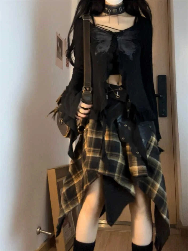 lovwvol Women's A-line Plaid Skirt Vintage Aesthetic Y2k Asymmetrical Skirt Harajuku Streetwear Emo Mini Skirt 2000s Clothes Summer 2024