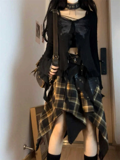 lovwvol Women's A-line Plaid Skirt Vintage Aesthetic Y2k Asymmetrical Skirt Harajuku Streetwear Emo Mini Skirt 2000s Clothes Summer 2024