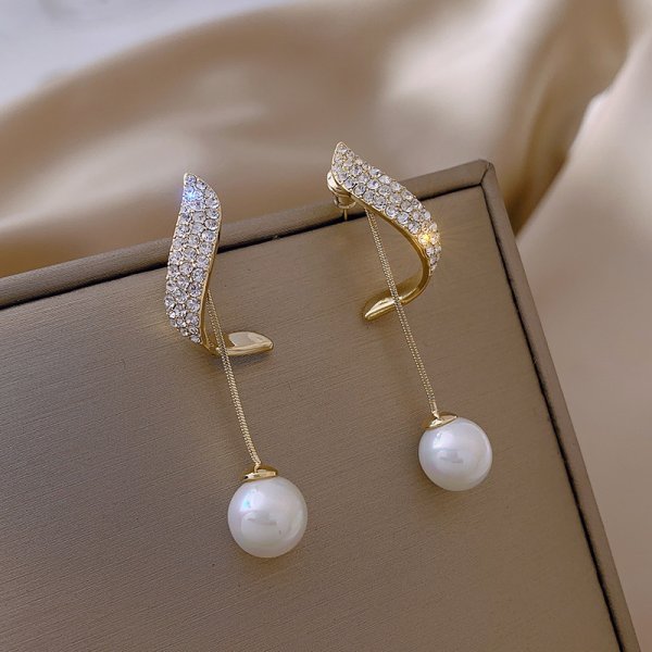 Trendy Geometric Pearl Earring Women Classic Pineapple Pearl Stud Earrings Female Fashion Earrings Female Jewelry Gift