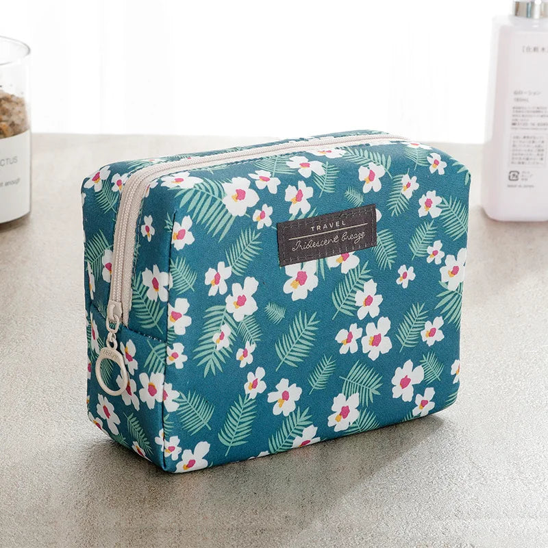 New Cosmetic Storage Bag Cute Mini Portable Carry-on Girls Toiletry Storage Bag Travel Beauty Organizer Flower Purse Makeup Bags