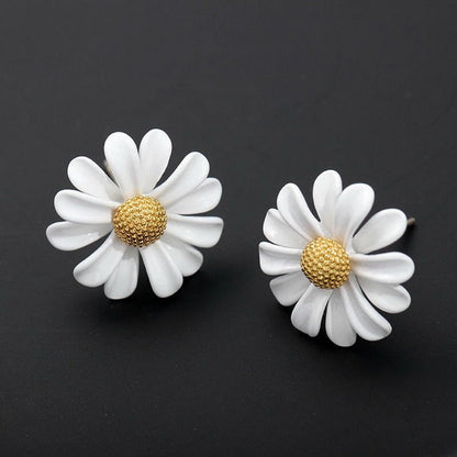 New Korean Daisy Flower Bee Stud Earrings For Women Sunflower Butterfly Zircon Asymmetrical Earring Girl Party Jewelry Gift