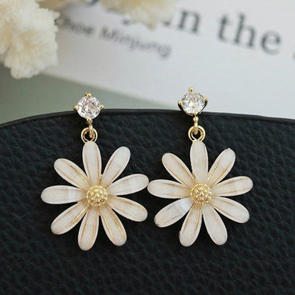 New Korean Daisy Flower Bee Stud Earrings For Women Sunflower Butterfly Zircon Asymmetrical Earring Girl Party Jewelry Gift