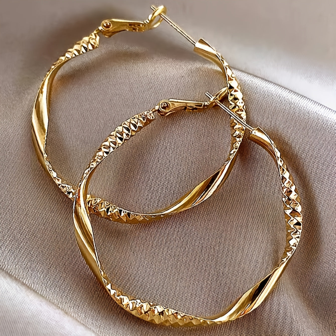 Twisted Circle Design Hoop Earrings - Elegant Iron Jewelry with Delicate Details for Women's Daily Casual Leisure Style - Perfect for Any Occasion