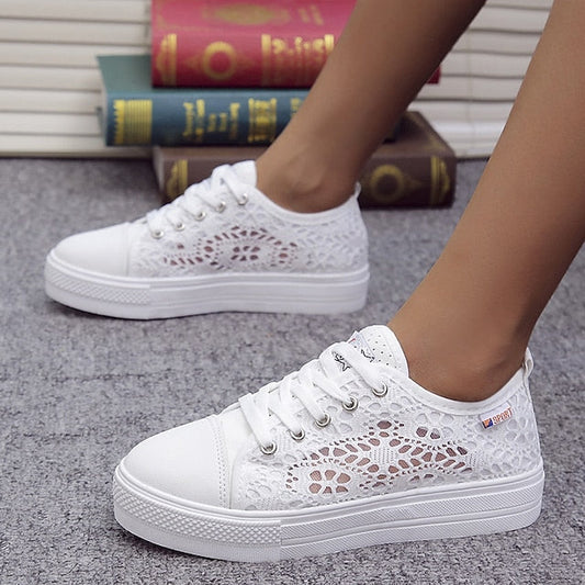 Women's Sneakers White Shoes Plus Size Canvas Shoes Outdoor Daily Wedding Sneakers Summer Flat Heel Round Toe Sporty Basic Casual Walking Shoes Lace Canvas Lace-up Solid Colored White